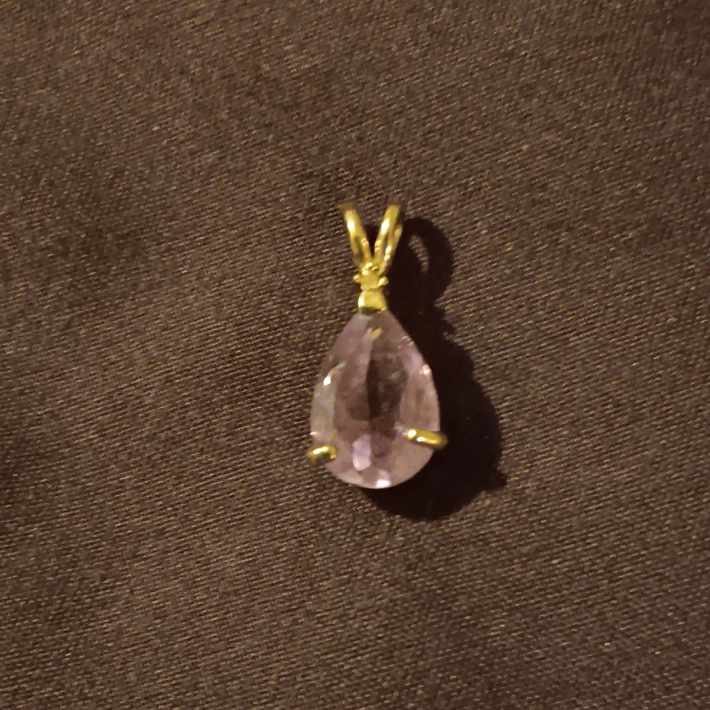 GORGEOUS GOLD AND AMETHYST PENDANT